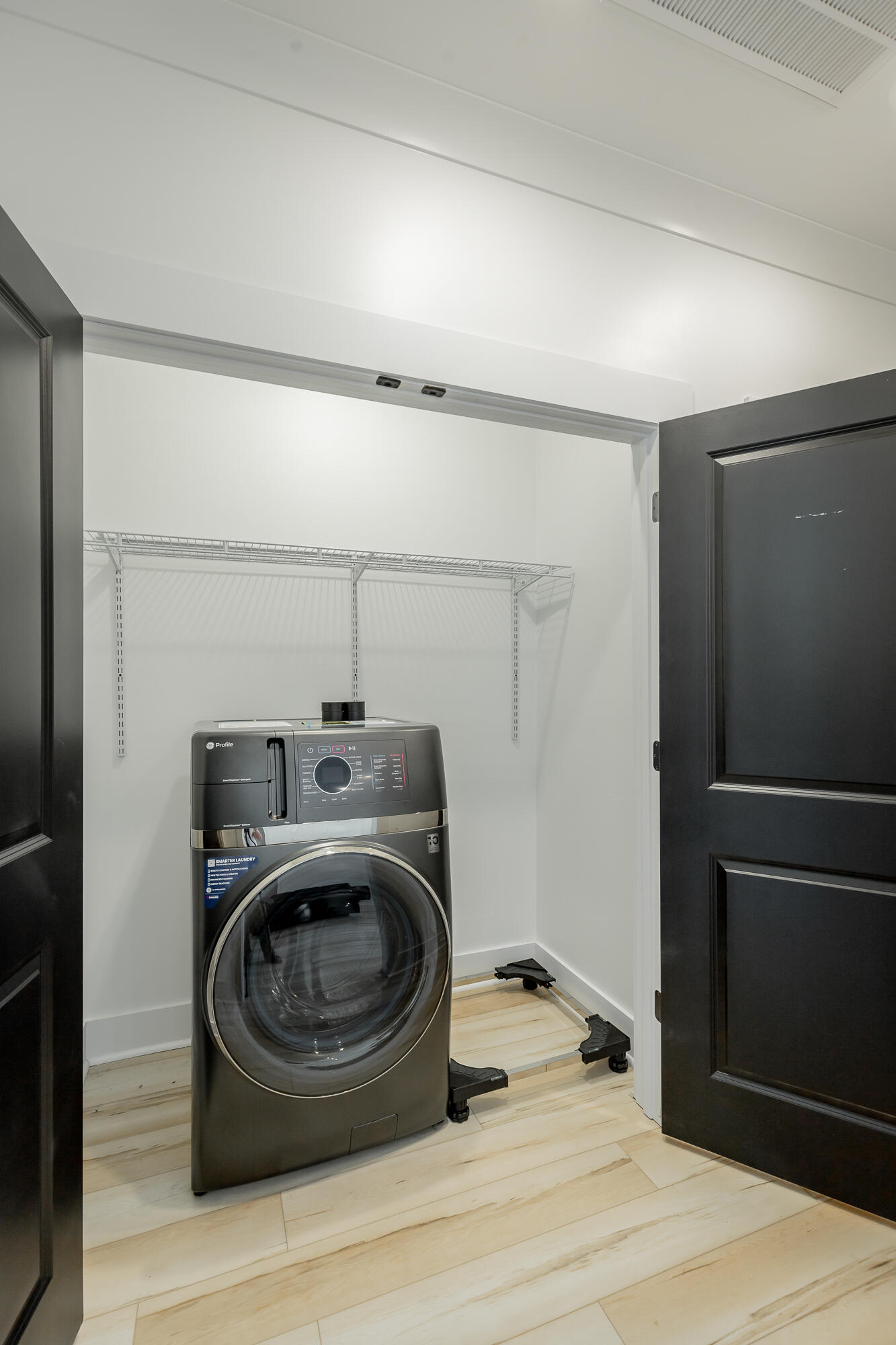 300 Cloud Road Trenton, GA 30752 - Photo 28 of 51 Large laundry closet