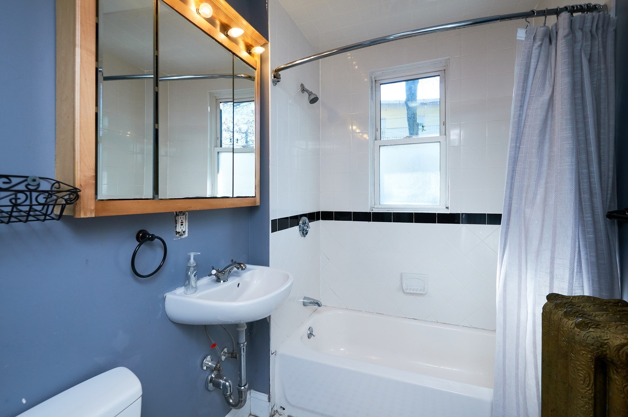 17 Mt Ida Road, Unit 1 Boston, MA 02122 - Photo 4 of 10 Gallery Image 4