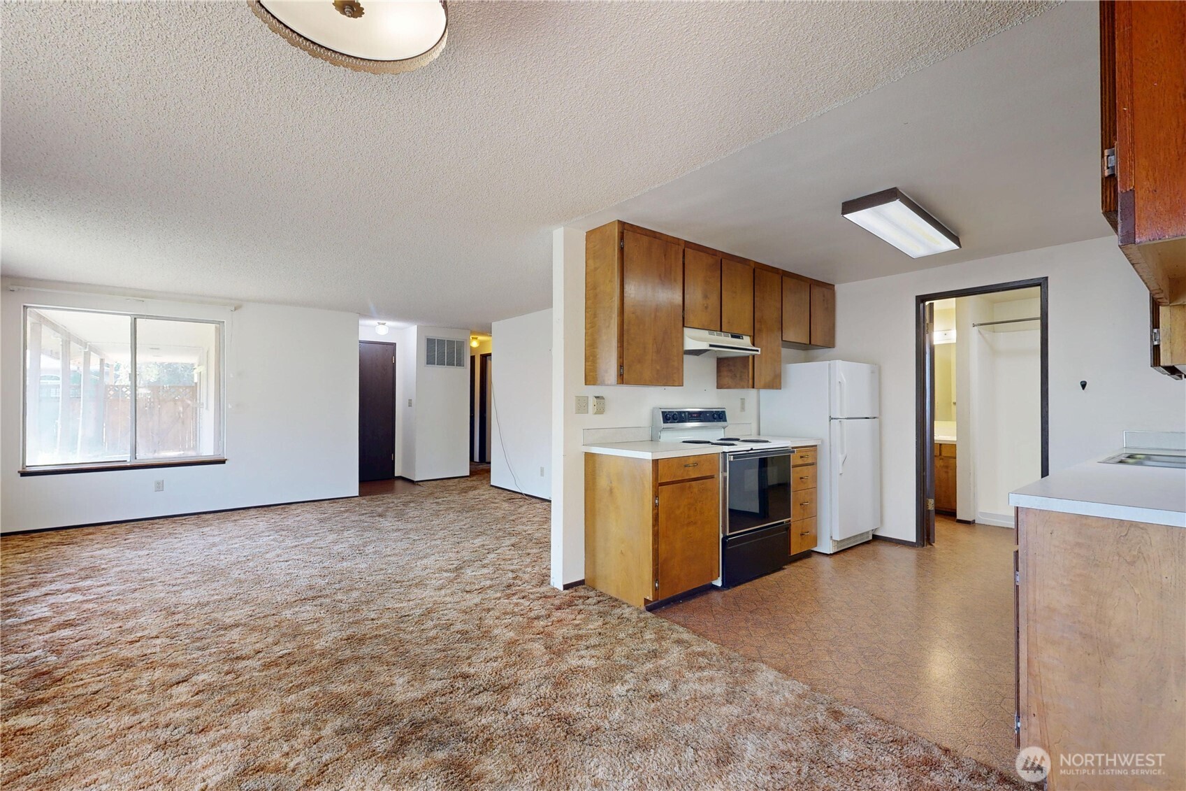 662 Southwest 1st Street College Place, WA 99324 - Photo 5 of 32