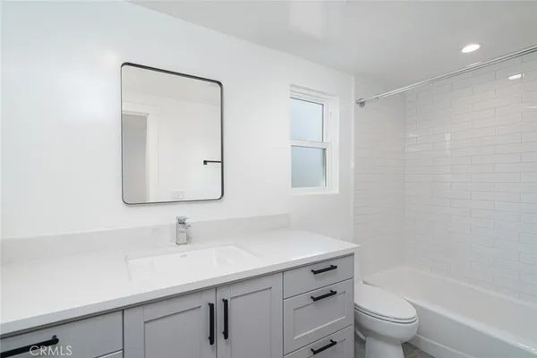 $7,000 | 905 West Balboa Boulevard, Newport Beach, CA 92661