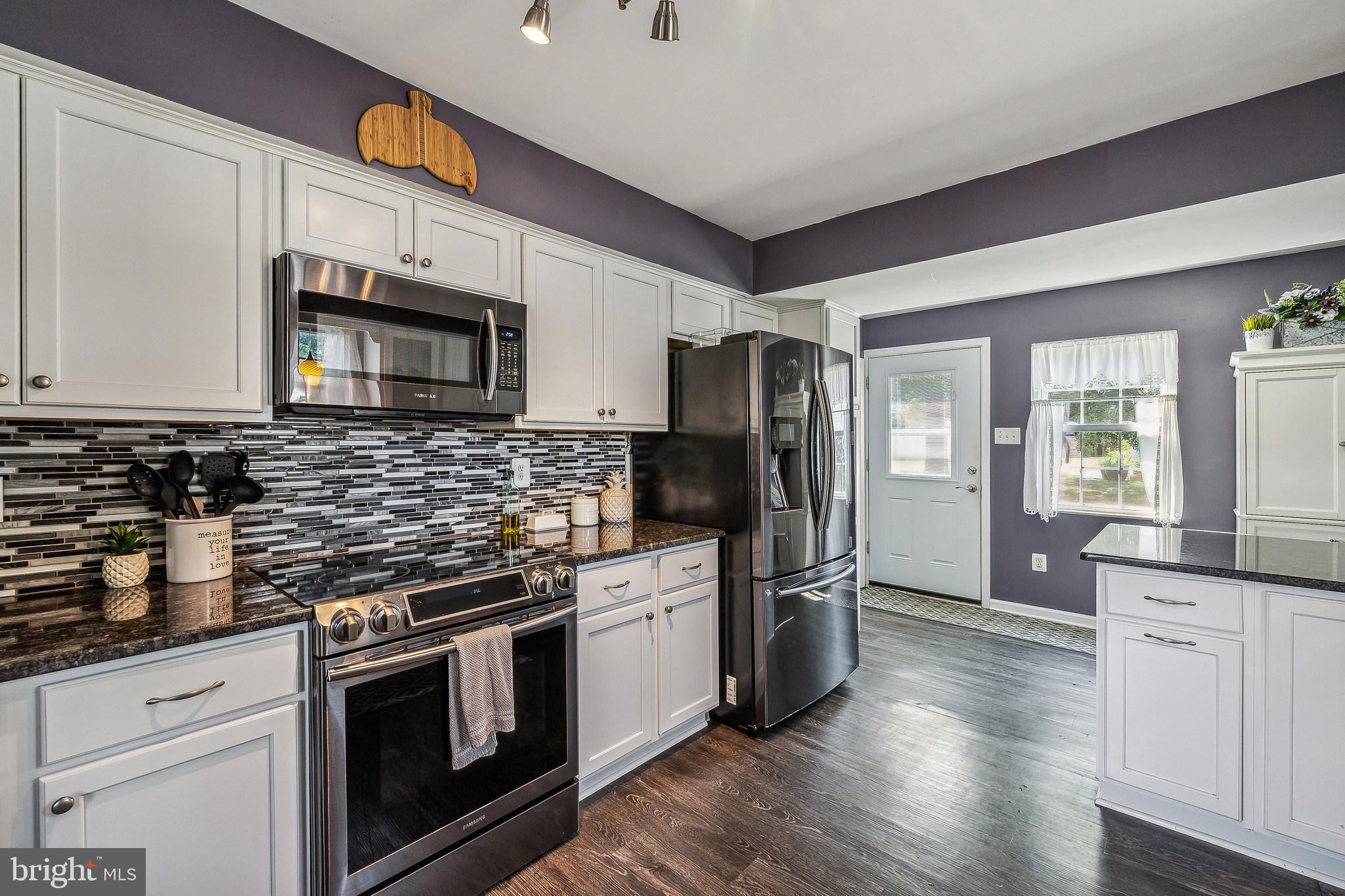14710 Featherstone Road Woodbridge, VA 22191 - Photo 3 of 33 Kitchen