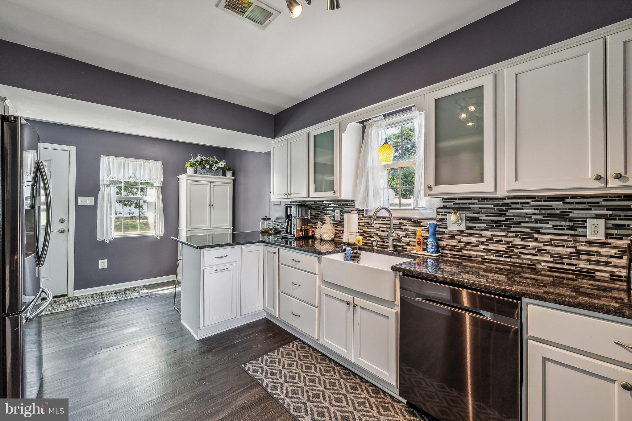 14710 Featherstone Road Woodbridge, VA 22191 - Photo 4 of 33 Kitchen