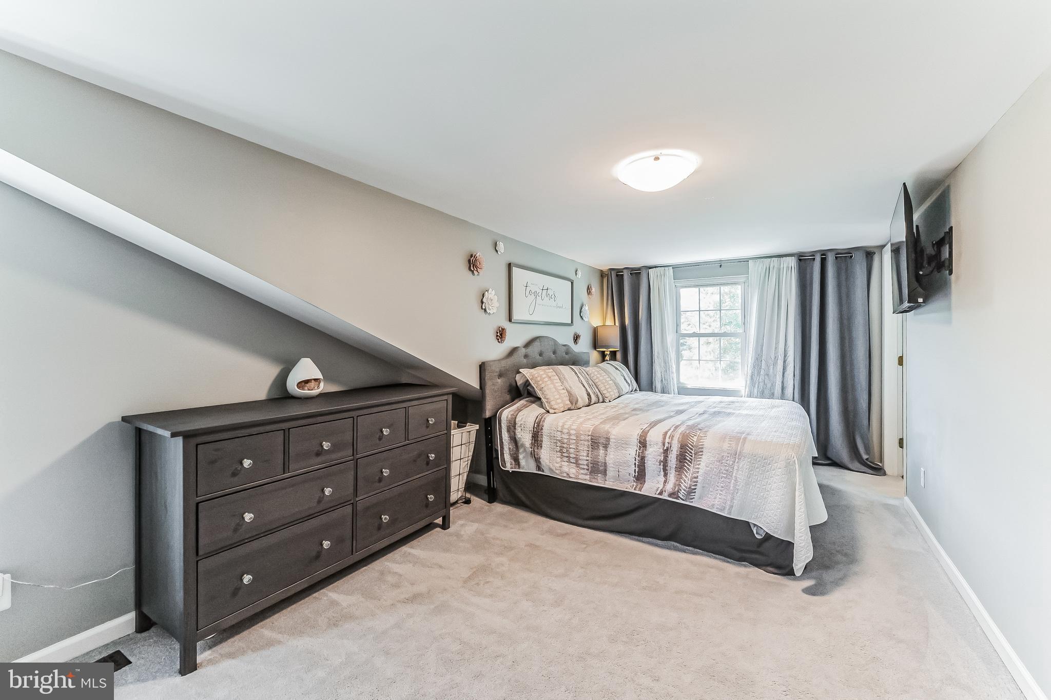 14710 Featherstone Road Woodbridge, VA 22191 - Photo 5 of 33 Upstairs Primary bedroom 1