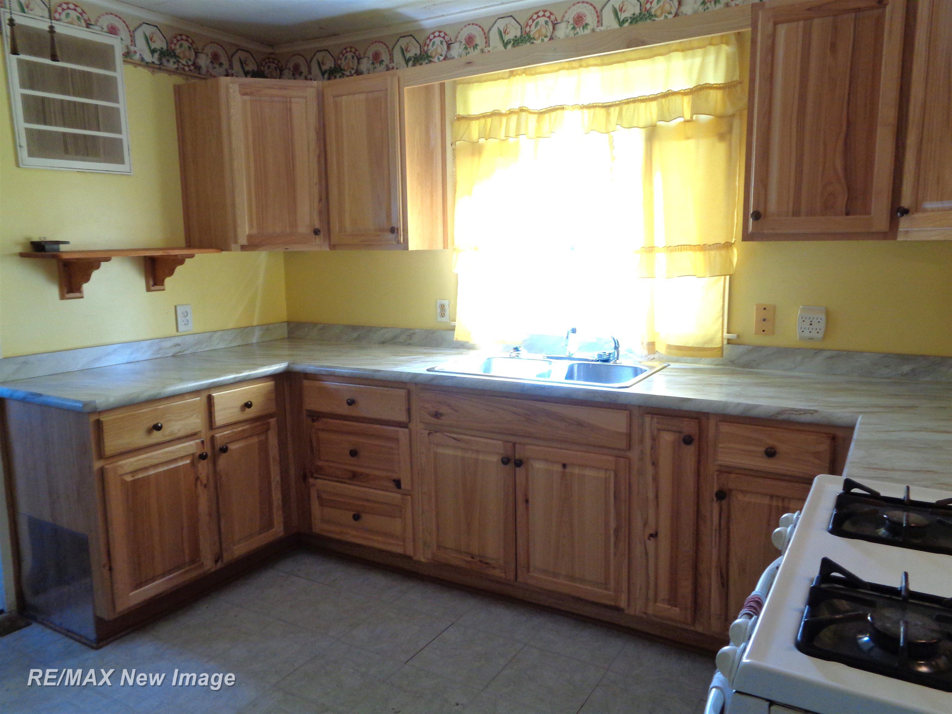 3885 East Road Saginaw, MI 48601 - Photo 10 of 19 50154673-f9b0f8e8-abff-49be-8ee3-1a88f97d2a6c.JPG