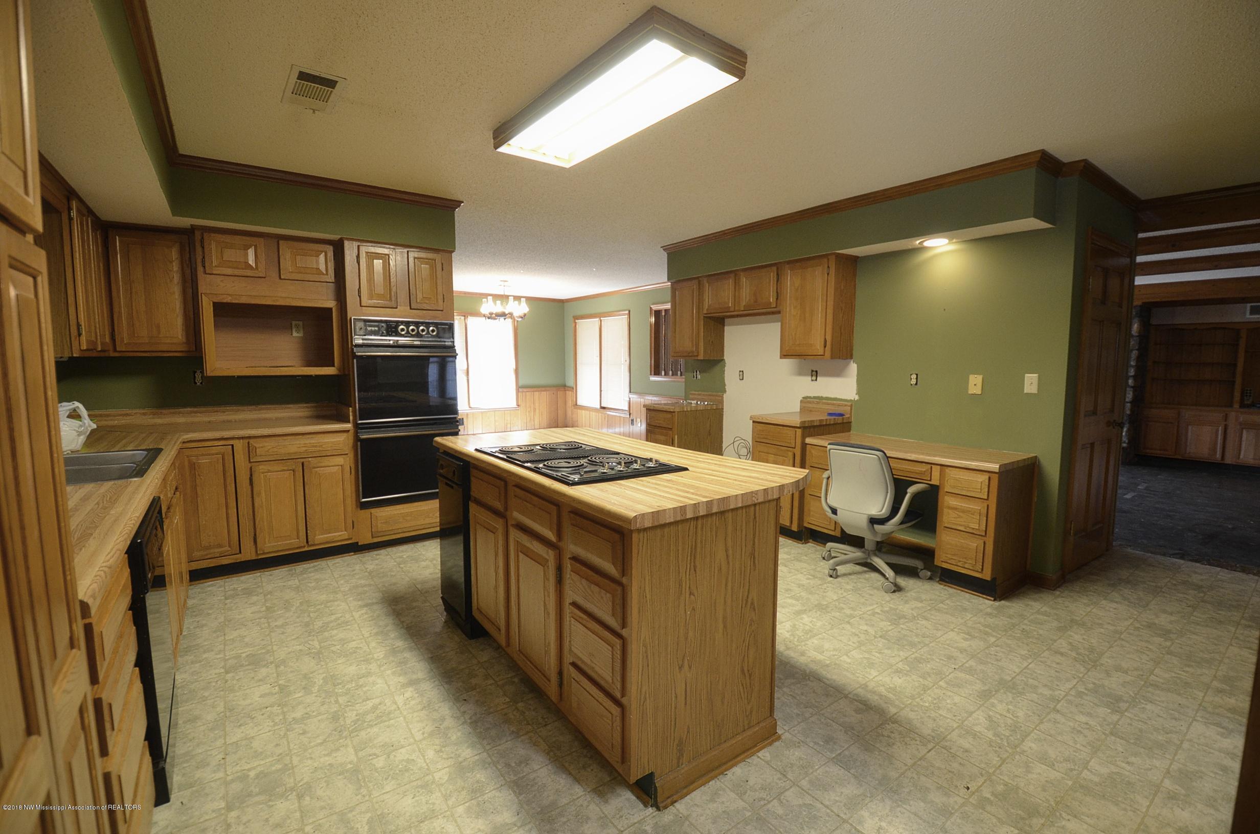 3265 Getwell Road South Hernando, MS 38632 - Photo 14 of 33 Kitchen1