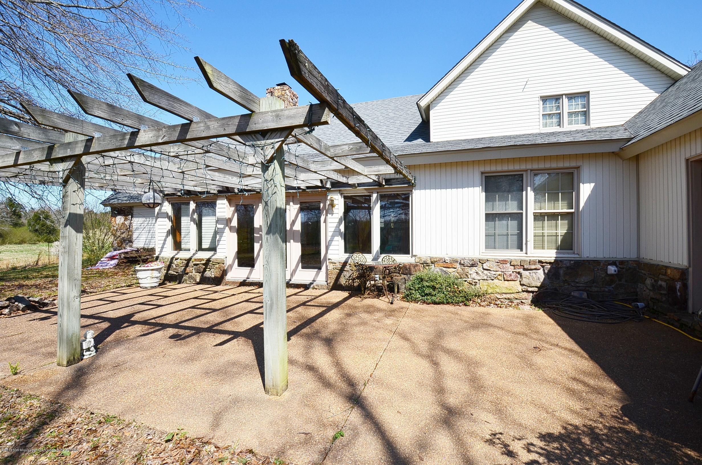 3265 Getwell Road South Hernando, MS 38632 - Photo 29 of 33 Patio area