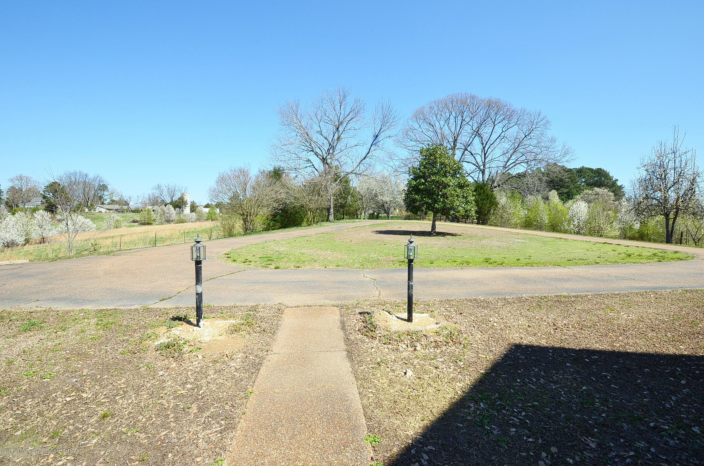 3265 Getwell Road South Hernando, MS 38632 - Photo 5 of 33 Front yard
