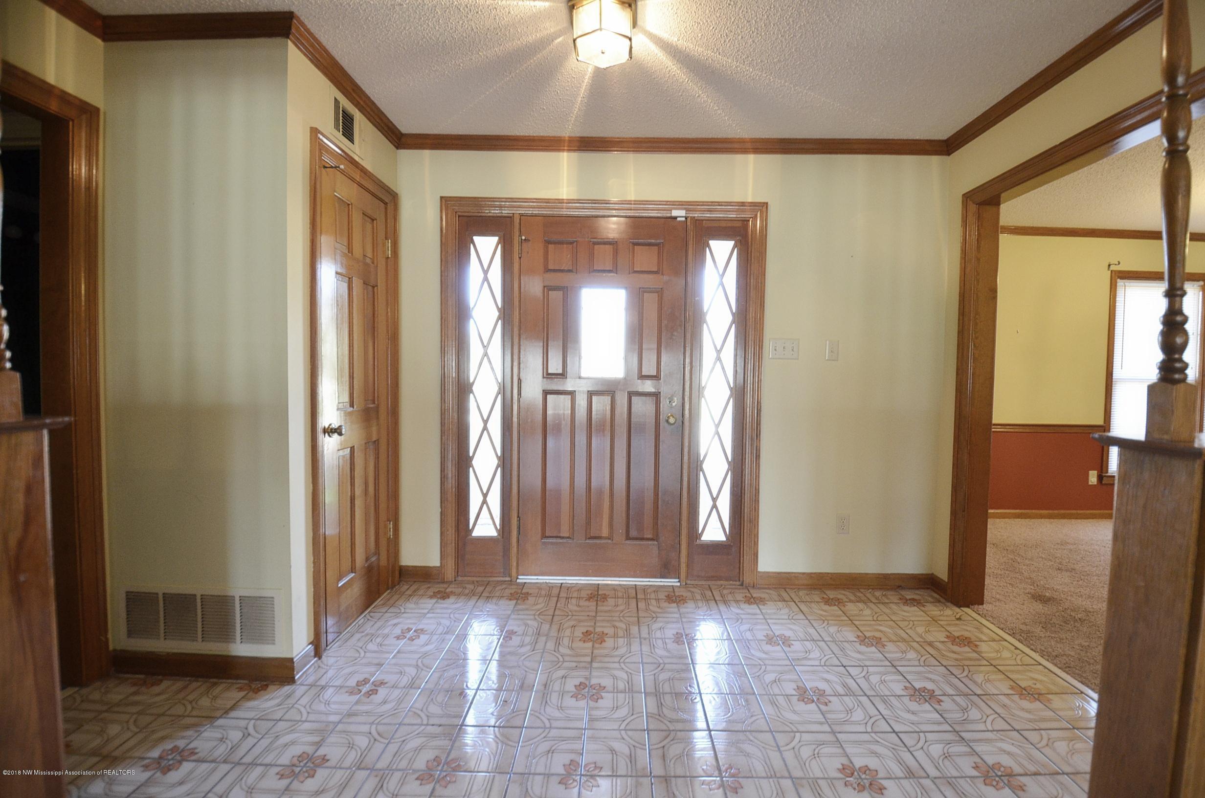 3265 Getwell Road South Hernando, MS 38632 - Photo 6 of 33 Entry way