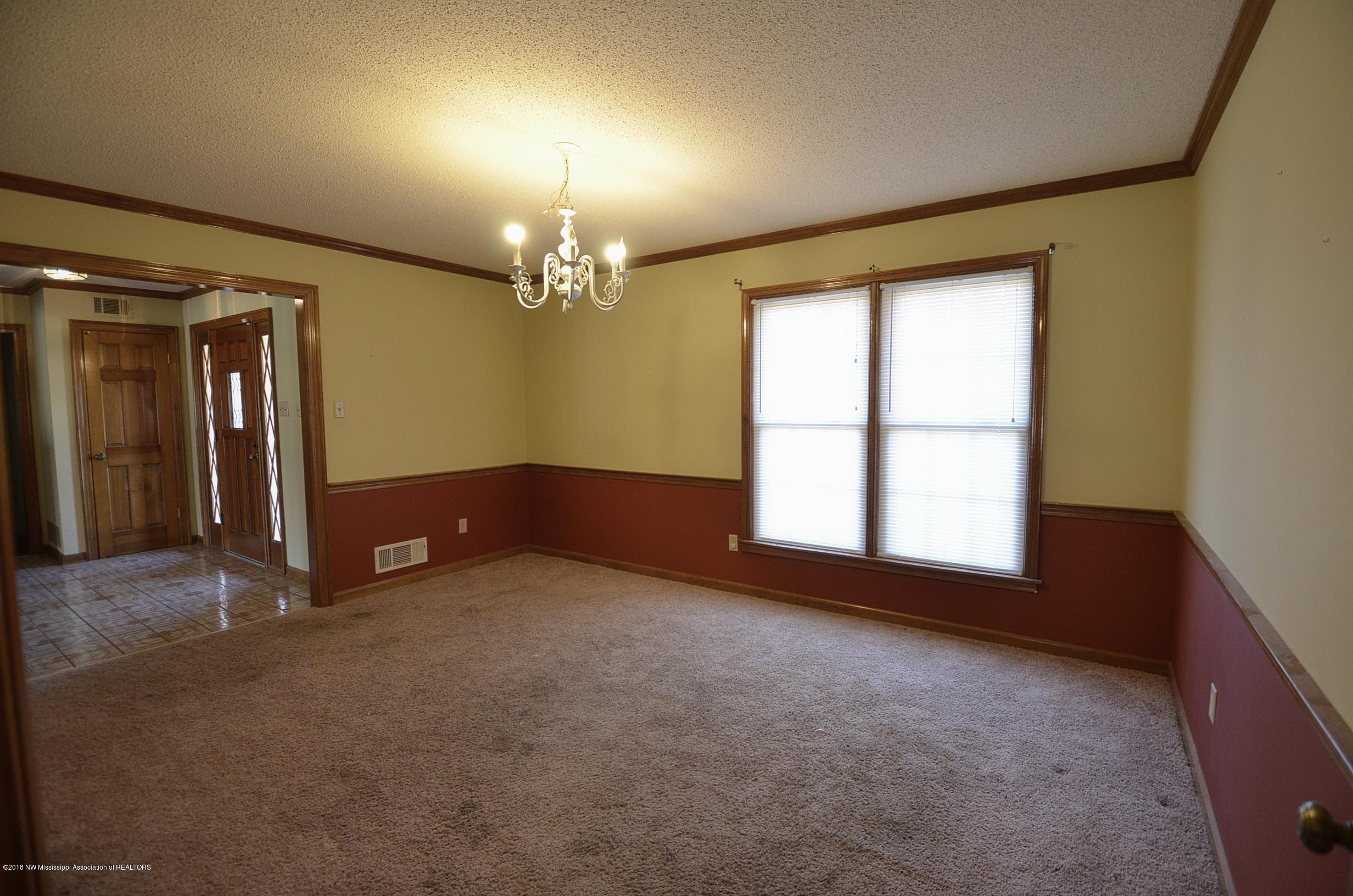 3265 Getwell Road South Hernando, MS 38632 - Photo 8 of 33 Dining room