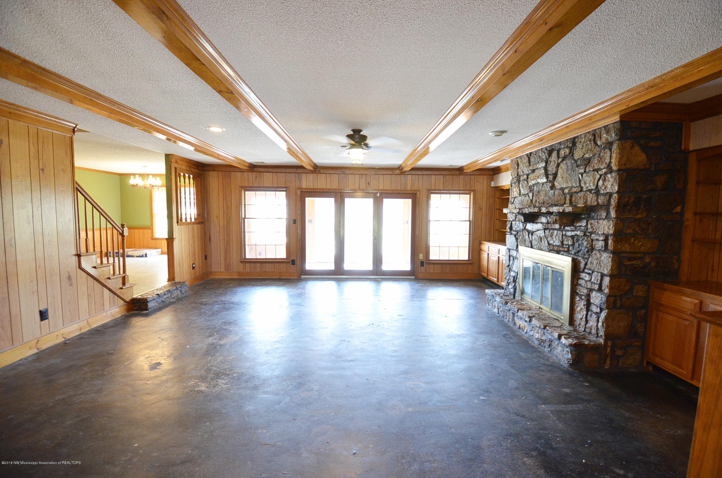 3265 Getwell Road South Hernando, MS 38632 - Photo 9 of 33 Great room from entry