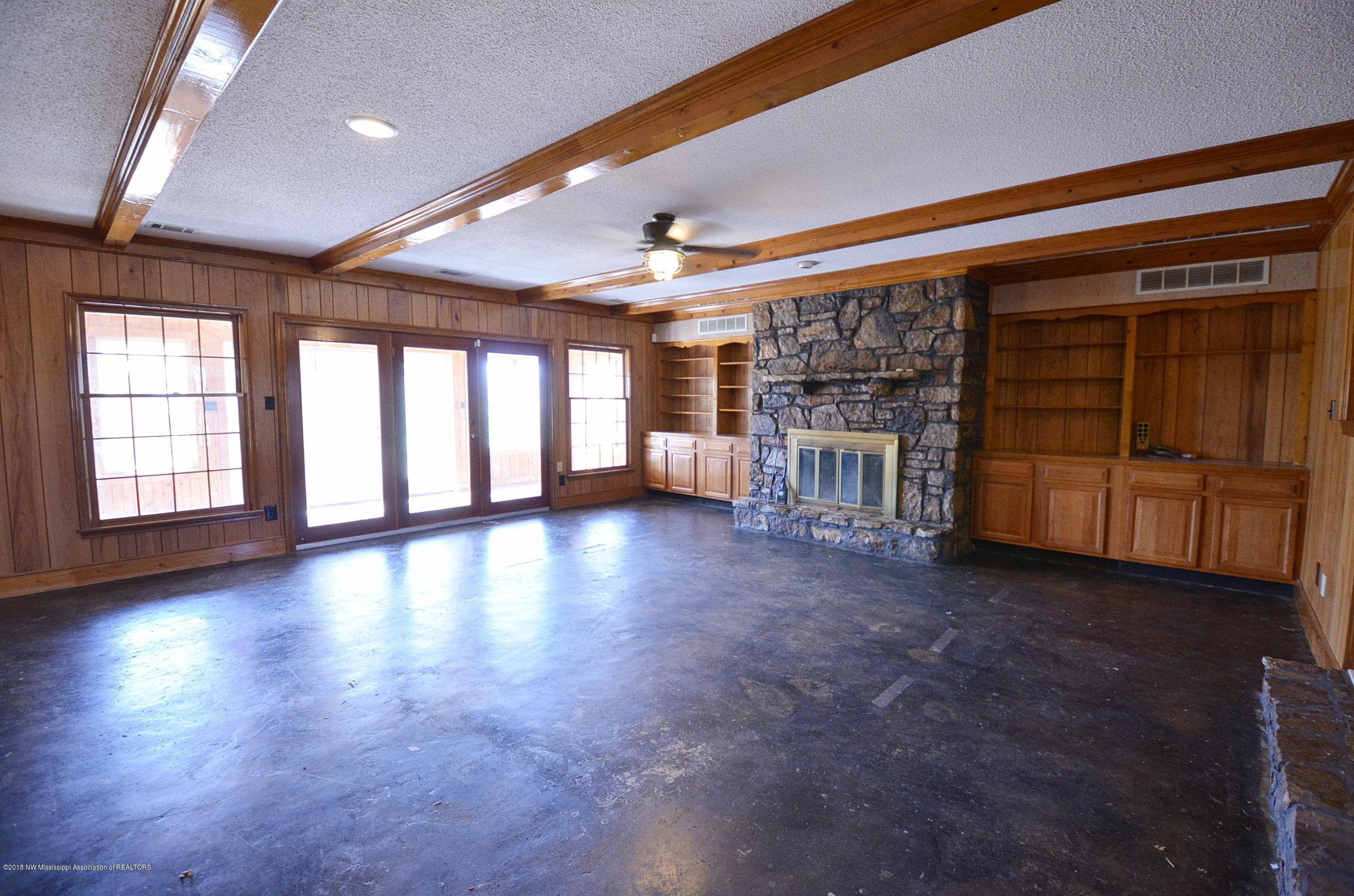 3265 Getwell Road South Hernando, MS 38632 - Photo 10 of 33 Great room