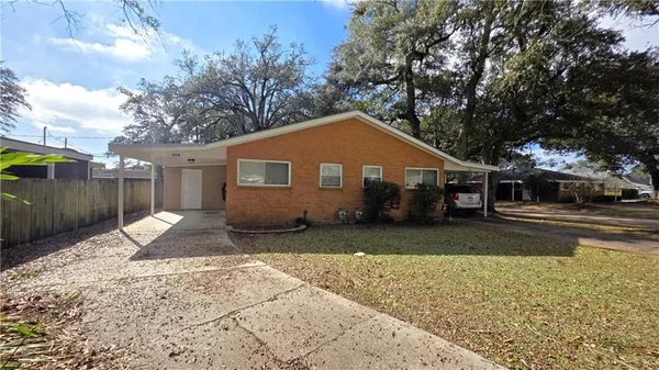 $1,200 | 215 Ave A, Unit A, Belle Chasse, LA 70037