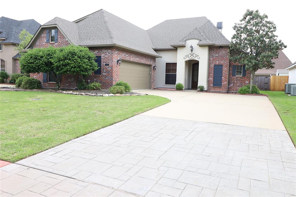 765 Dumaine Drive Bossier City, LA 71111 - Photo 2 of 20 a front view of house with yard and green space
