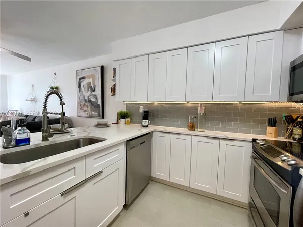 $3,300 | 1280 South Alhambra Circle, Unit 2204, Coral Gables, FL 33146