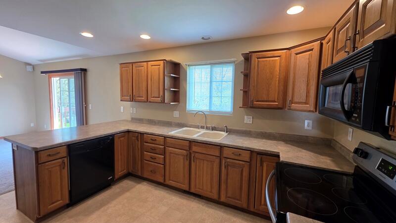 4725 Fox Grove Road Sheboygan, WI 53081 - Photo 8 of 41 Kitchen