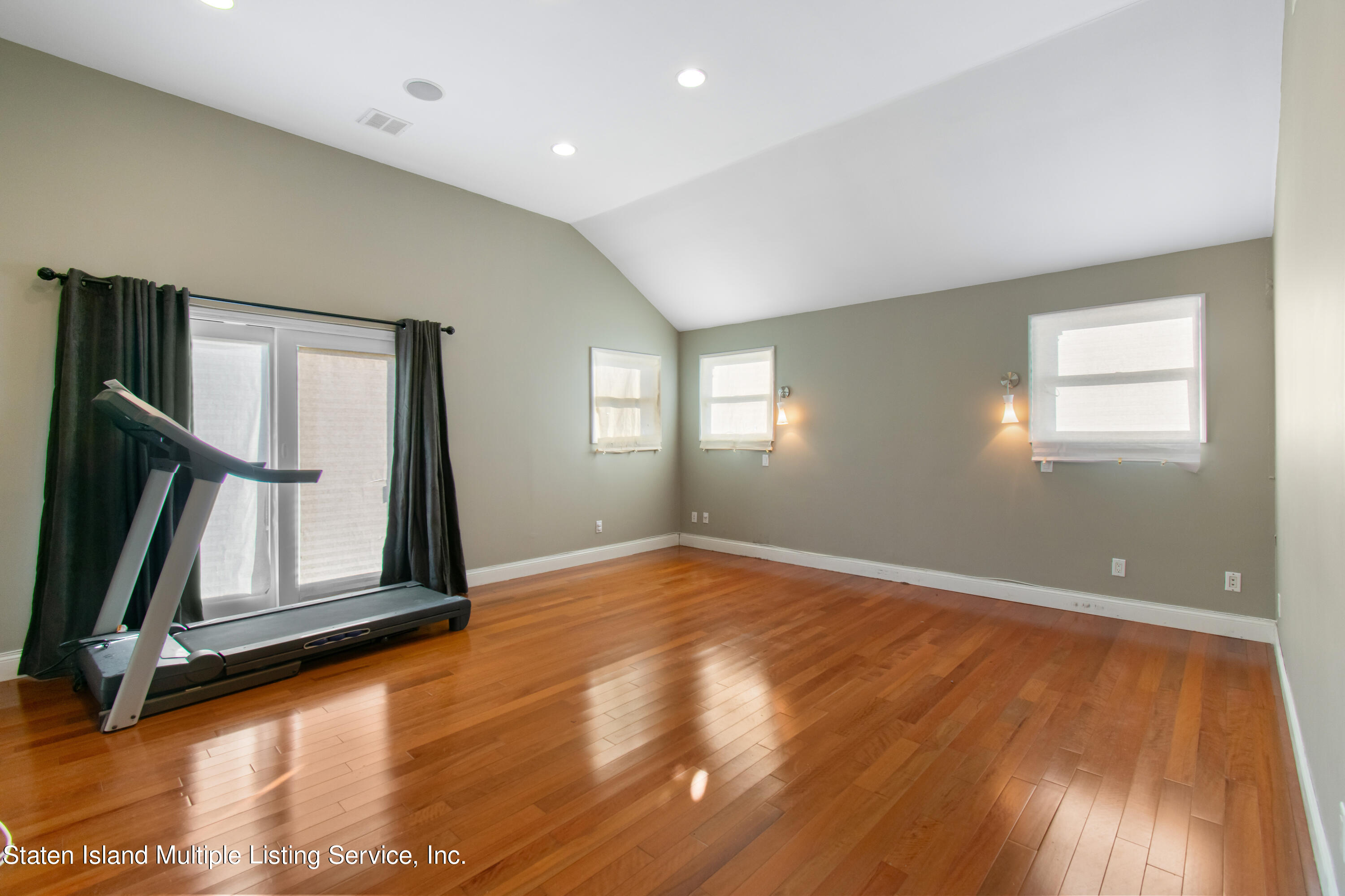 167 Sheraden Avenue Staten Island, NY 10314 - Photo 11 of 28 DSC_9309