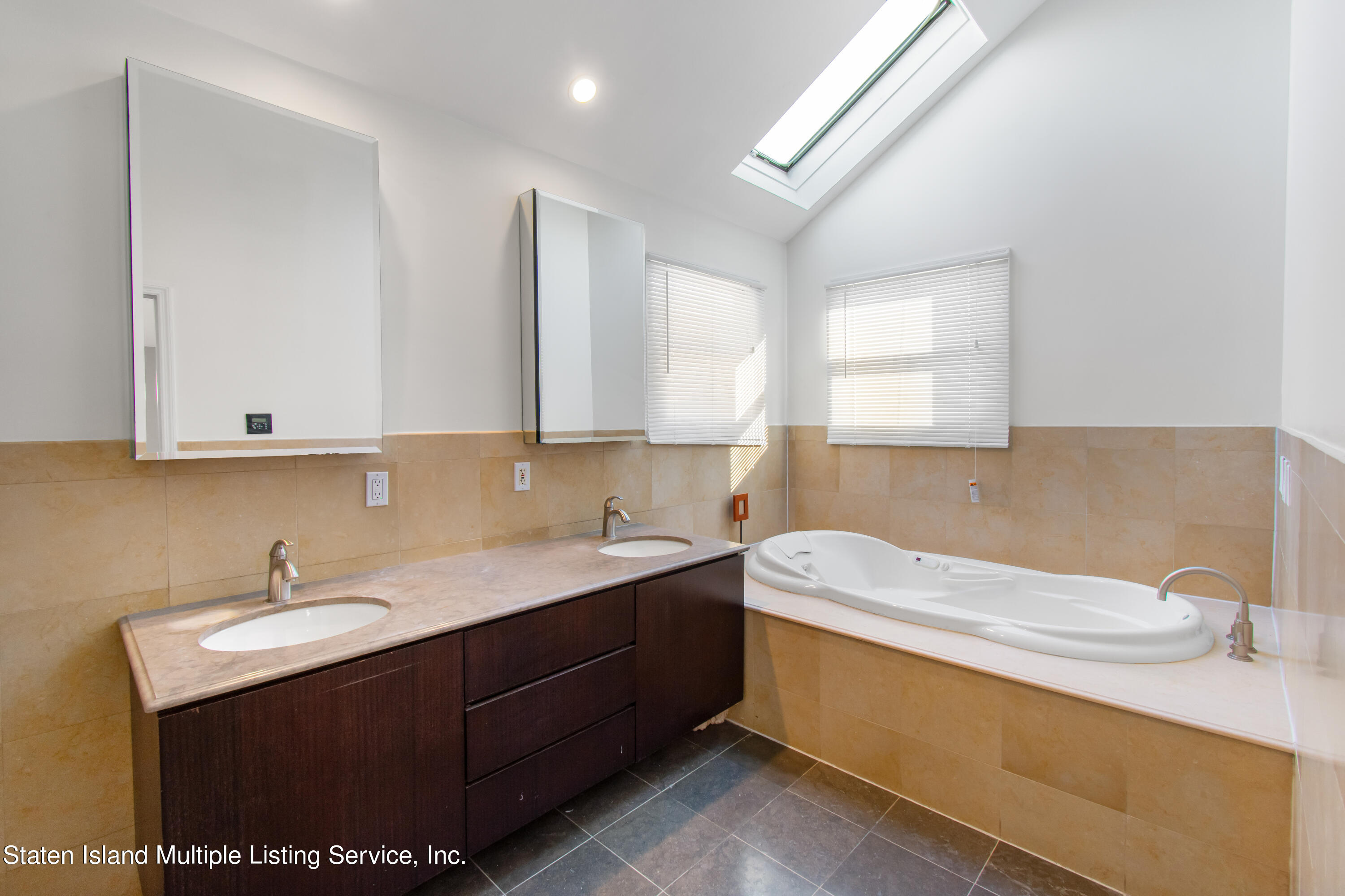 167 Sheraden Avenue Staten Island, NY 10314 - Photo 18 of 28 DSC_9312