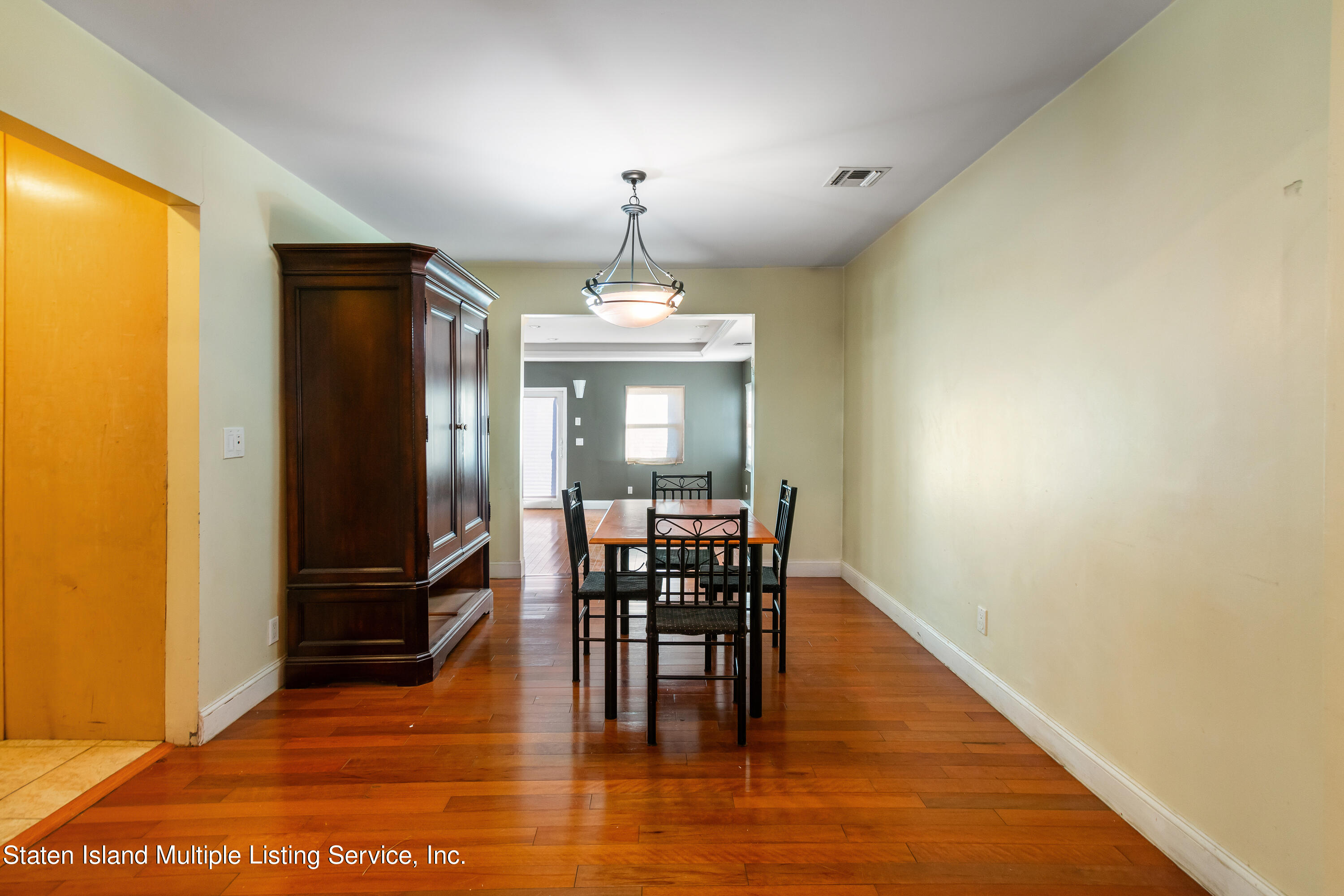 167 Sheraden Avenue Staten Island, NY 10314 - Photo 5 of 28 DSC_9272