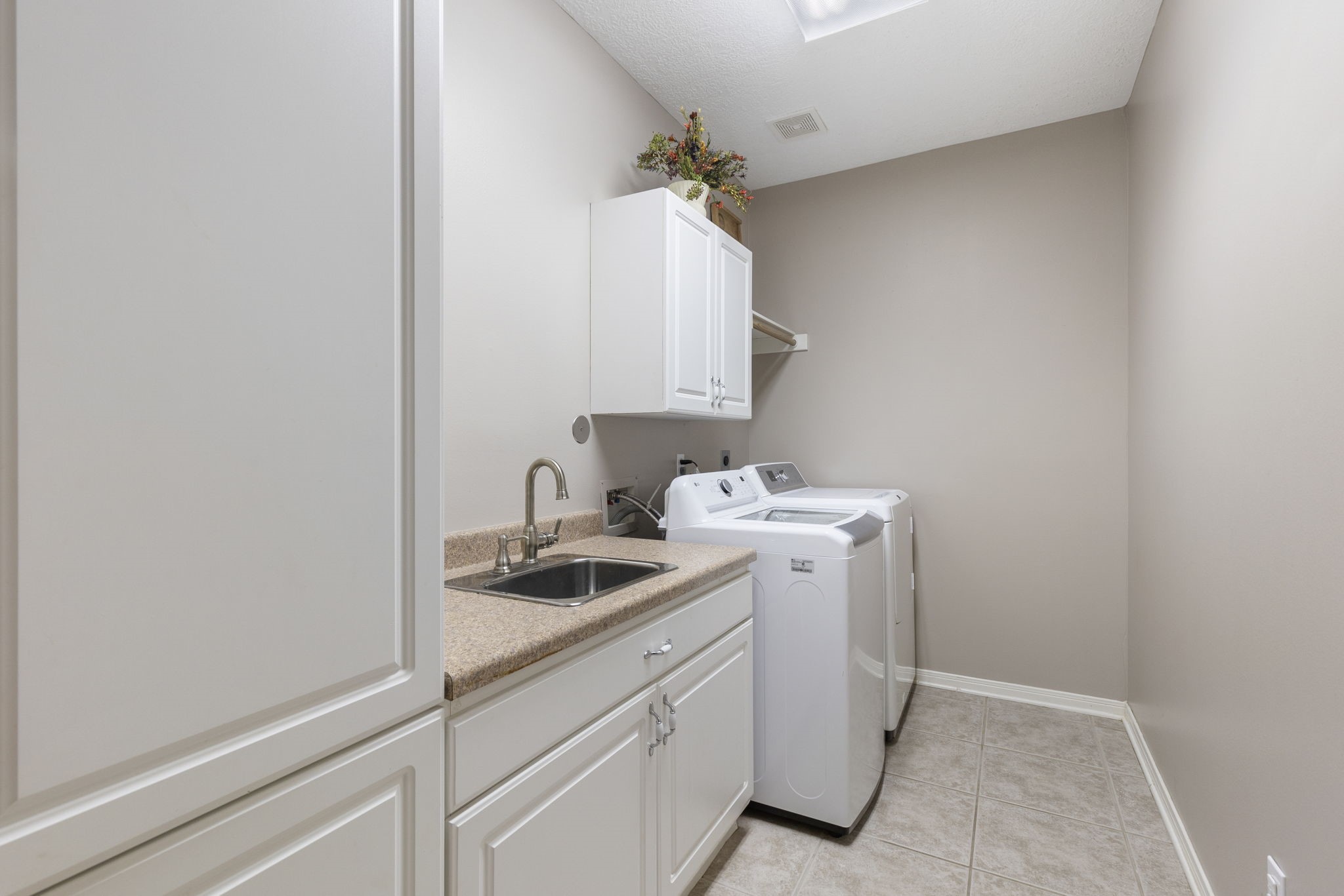 20111 Hilltop Ranch Drive Montgomery, TX 77316 - Photo 28 of 32 a utility room with sink dryer and washer