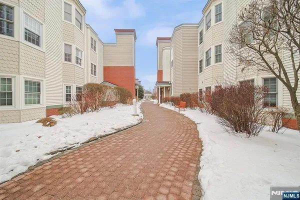 $460,000 | 321 The Promenade, Edgewater, NJ 07020