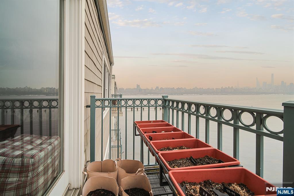 321 The Promenade Edgewater, NJ 07020 - Photo 11 of 18