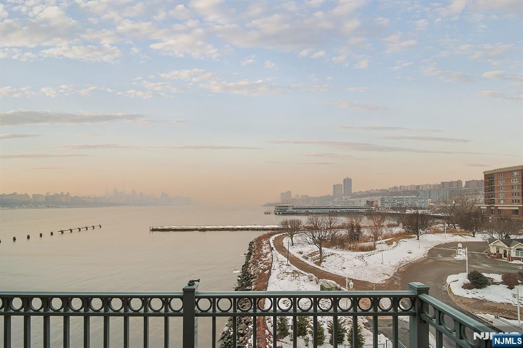 321 The Promenade Edgewater, NJ 07020 - Photo 14 of 18