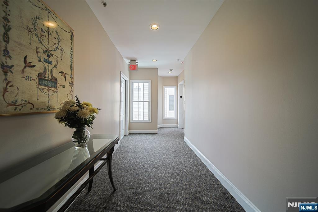 321 The Promenade Edgewater, NJ 07020 - Photo 15 of 18