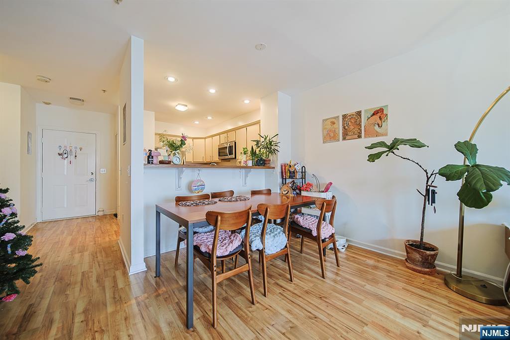 321 The Promenade Edgewater, NJ 07020 - Photo 4 of 18