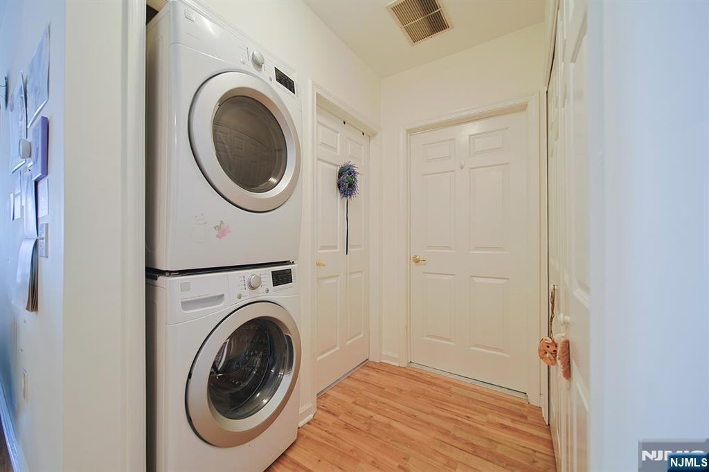 321 The Promenade Edgewater, NJ 07020 - Photo 7 of 18