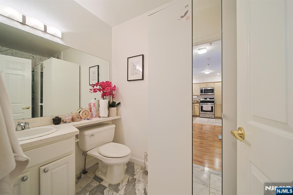 321 The Promenade Edgewater, NJ 07020 - Photo 9 of 18