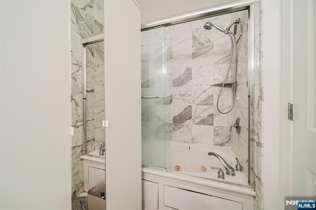 321 The Promenade Edgewater, NJ 07020 - Photo 10 of 18