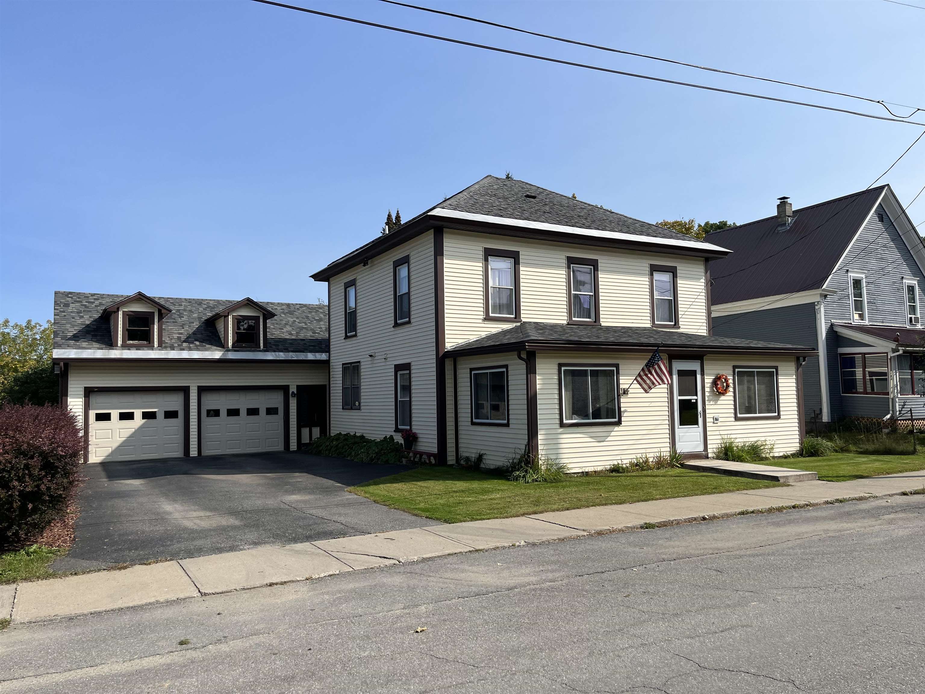 75 Autumn Street Newport, VT 05855 - Photo 3 of 11