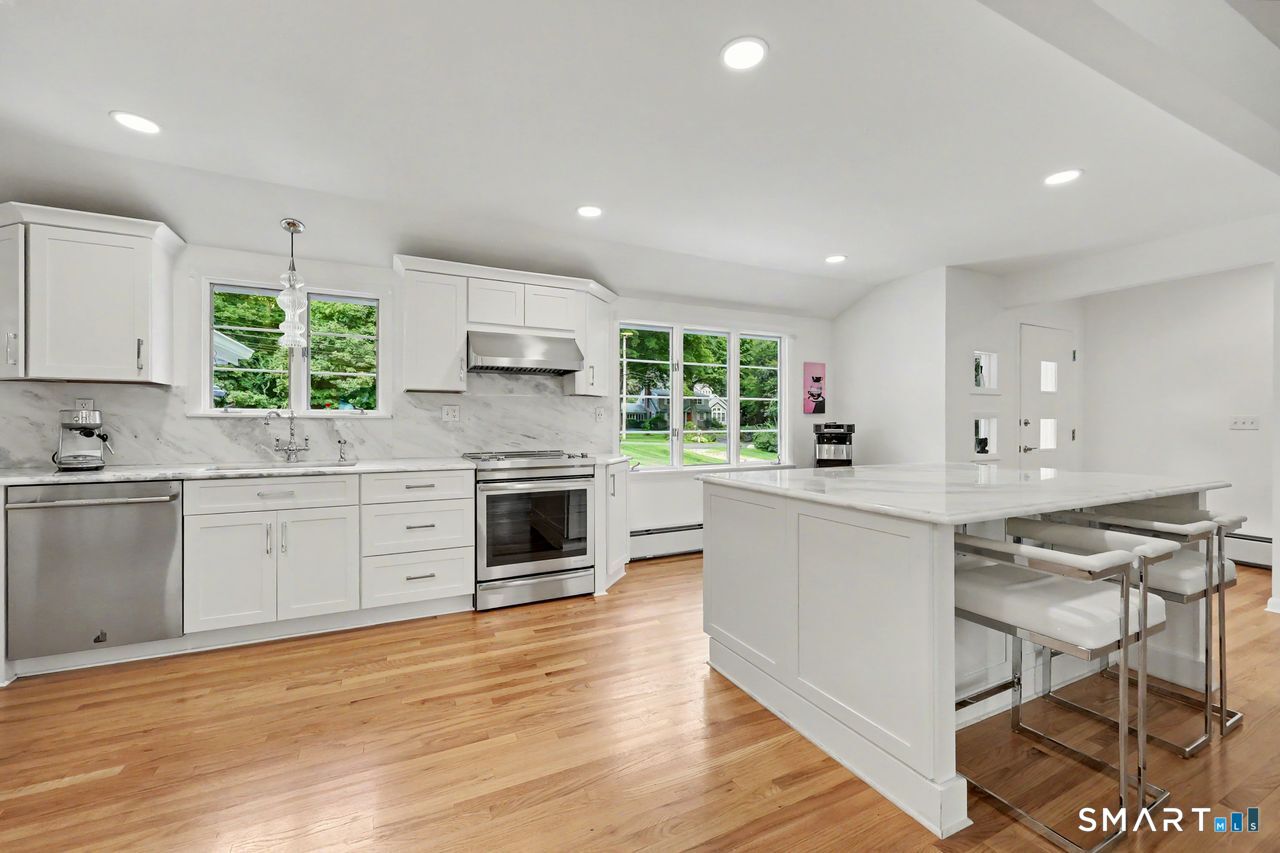 48 Mulberry Road Woodbridge, CT 06525 - Photo 8 of 40 Gallery Image 8