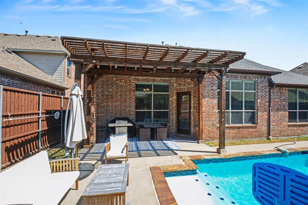 3323 Royal Ridge Drive Rockwall, TX 75087 - Photo 32 of 37 a view of a patio with table and chairs with wooden floor and fence