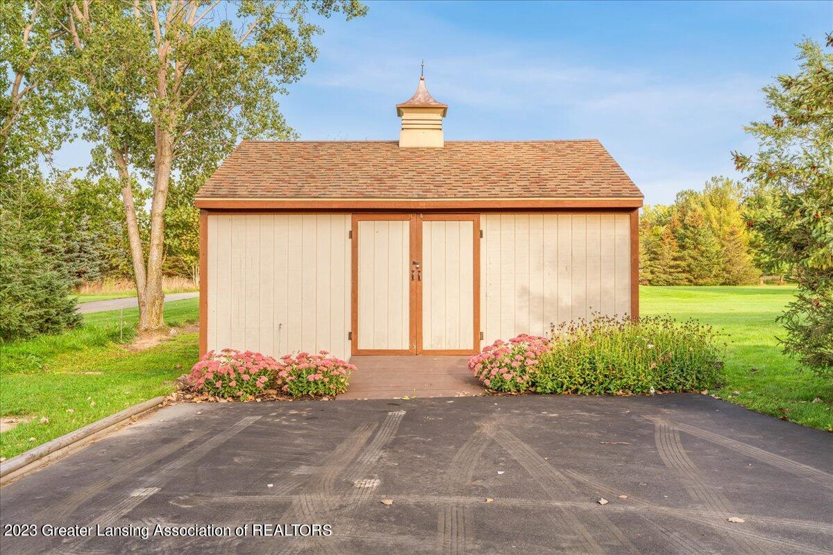 10568 Royston Road Grand Ledge, MI 48837 - Photo 50 of 60 16-Media Jett-51