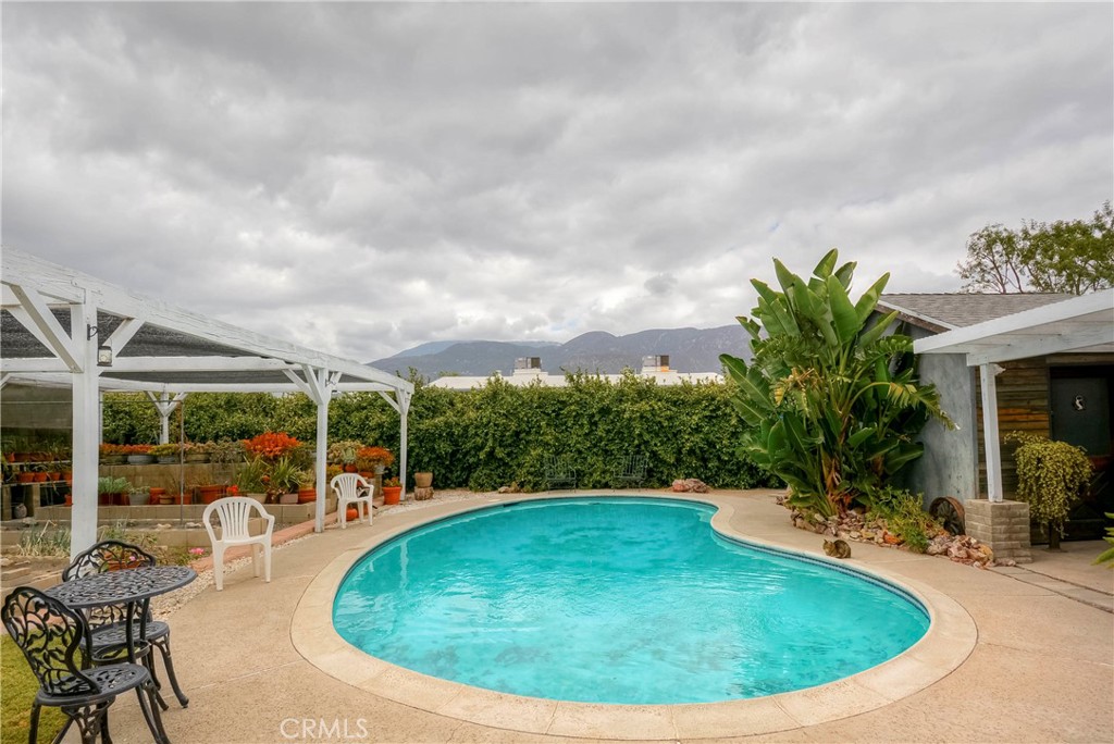 962 West 41st Street San Bernardino, CA 92407 - Photo 12 of 15 a view of a swimming pool with a sitting space