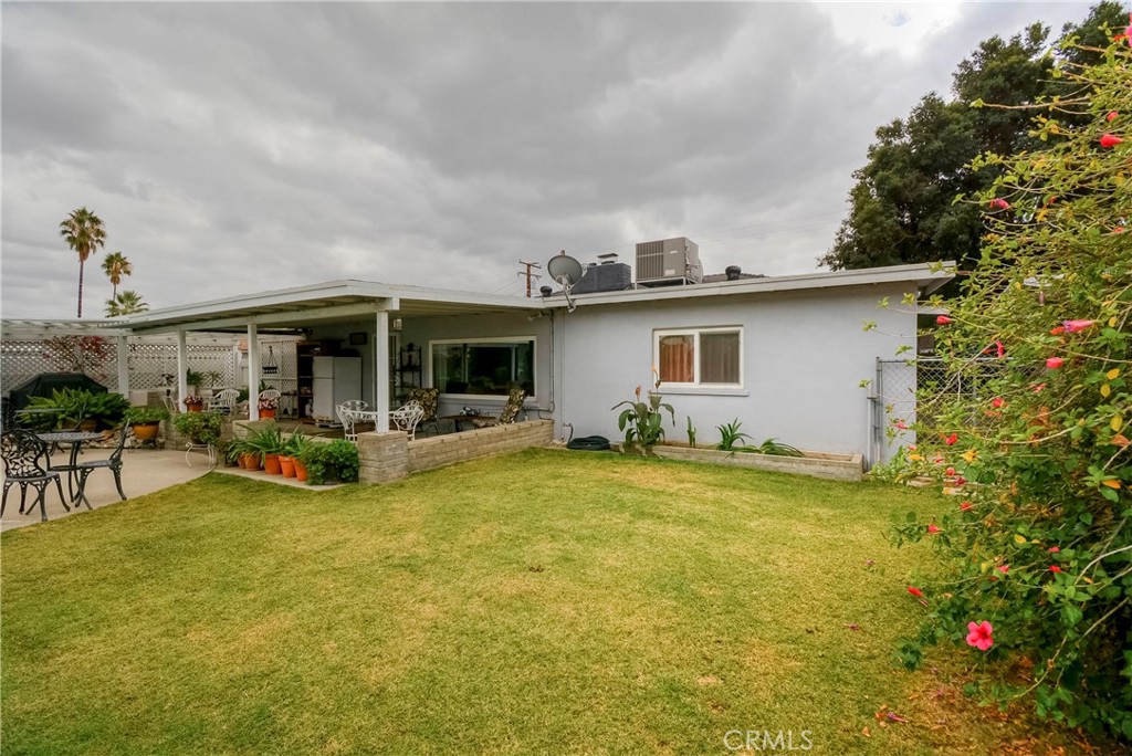 962 West 41st Street San Bernardino, CA 92407 - Photo 14 of 15 a view of a house with swimming pool and sitting area
