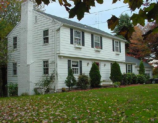 4 Cedar Hill Road Brookfield, CT 06804 - Photo 1 of 1 a front view of a house with garden