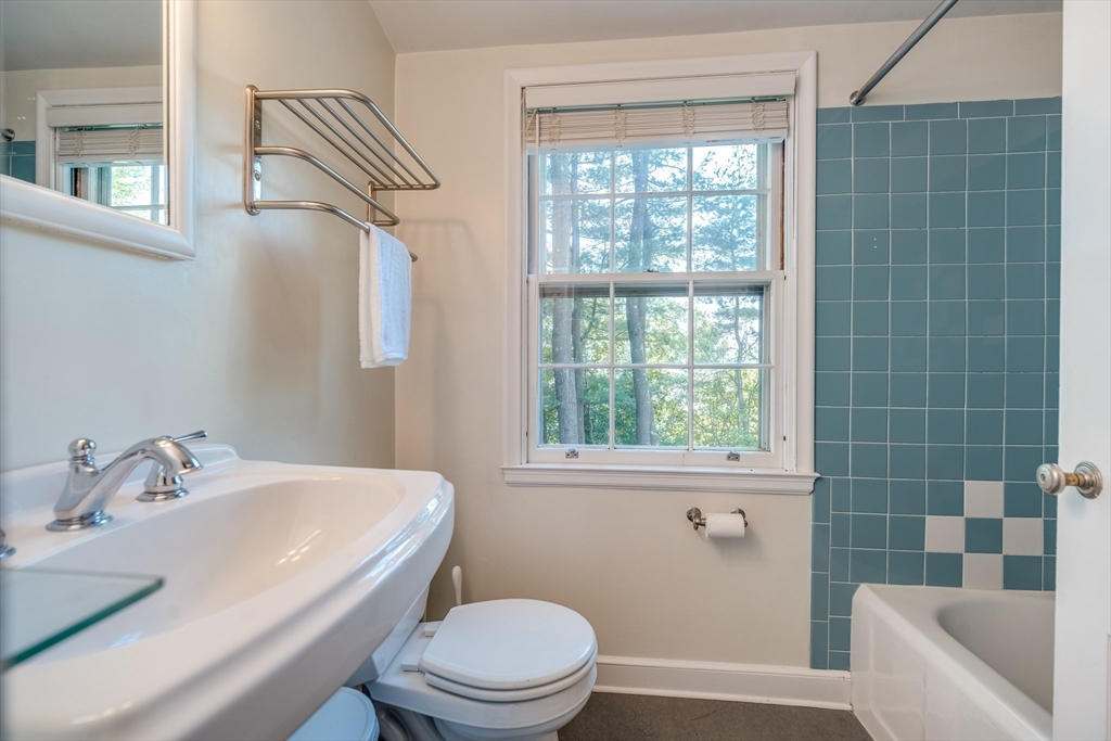 18 Plum Tree Road Amherst, MA 01002 - Photo 21 of 38