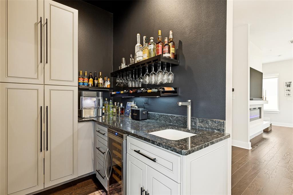 4060 Spring Valley Road, Unit 101 Farmers Branch, TX 75244 - Photo 7 of 27 Gallery Image 7
