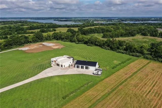 $1,395,000 | 6320 Northwest 164th Street, Smithville, MO 64089