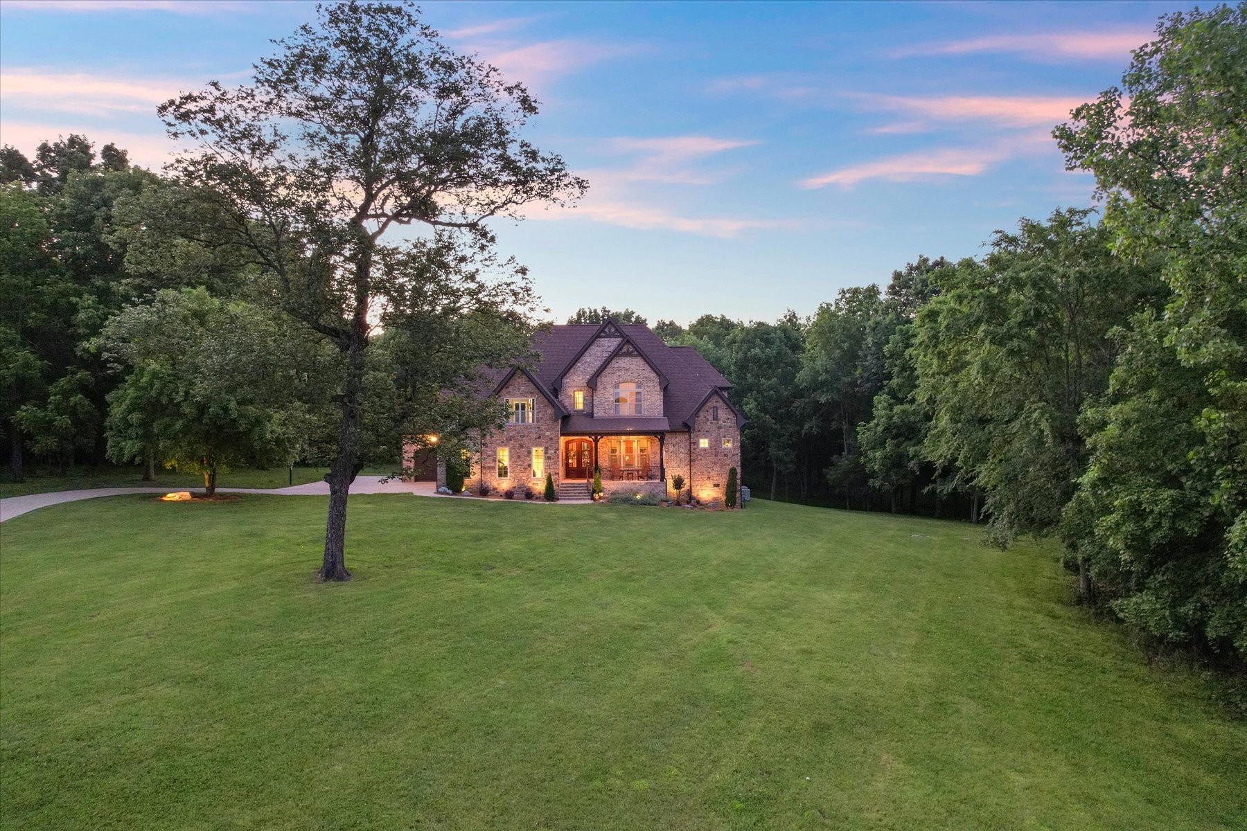 8311 Saundersville Road Mount Juliet, TN 37122 - Photo 4 of 70 a backyard of a house with lots of green space
