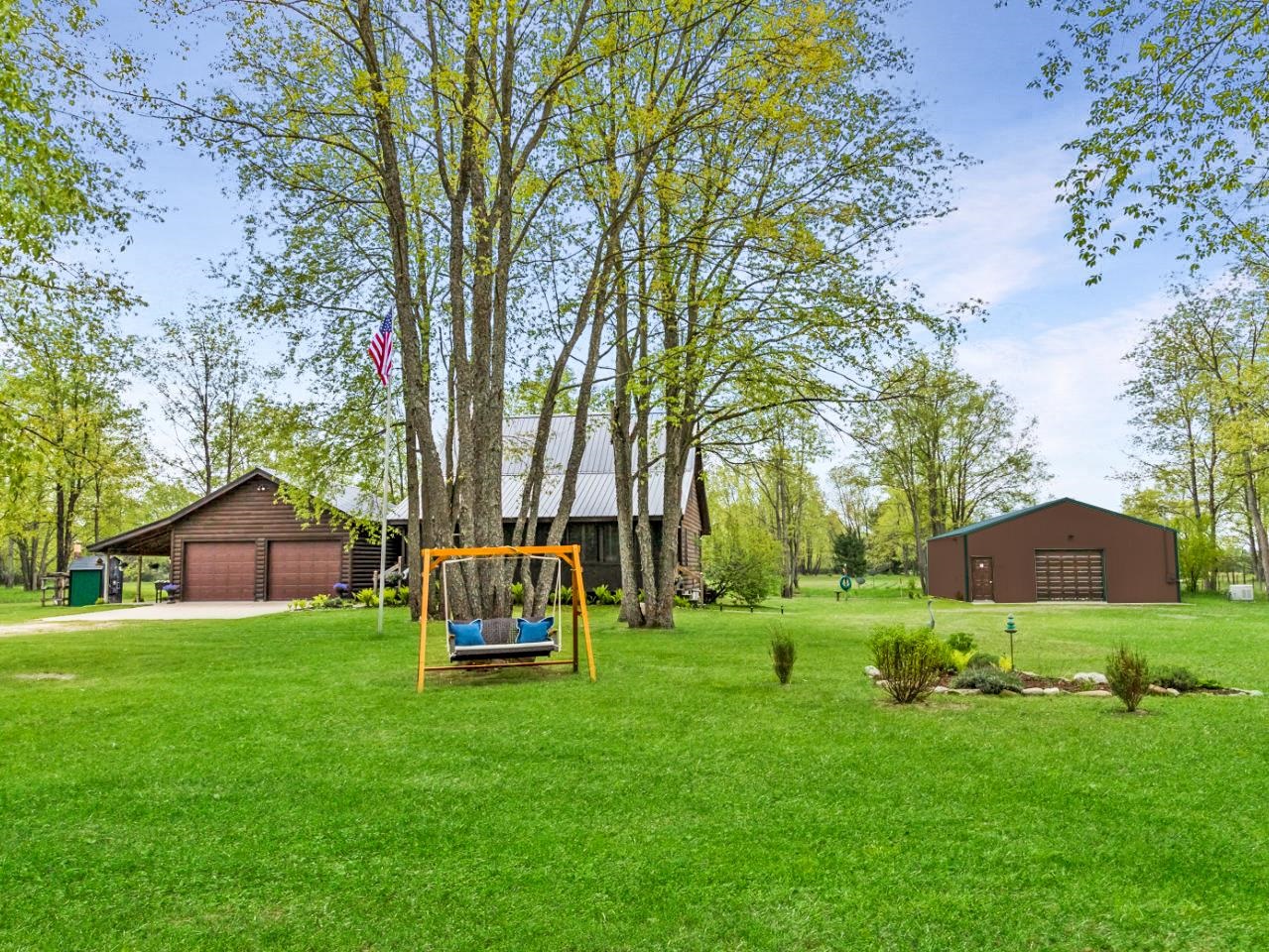 3733 South Reynolds Road Thompsonville, MI 49683 - Photo 4 of 42 Gallery Image 4