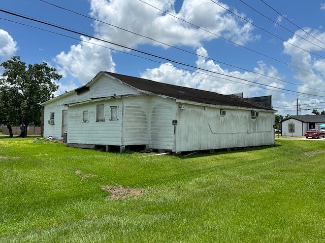326 North Erskine Street Angleton, TX 77515 - Photo 3 of 10 a view of a backyard of the house