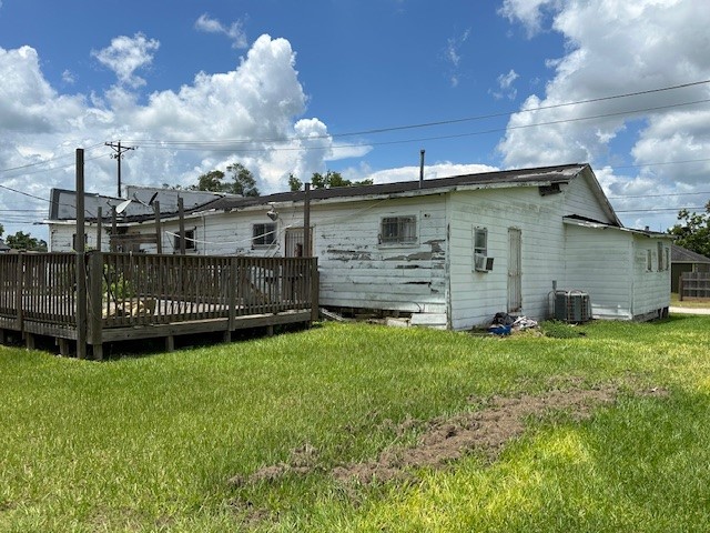 326 North Erskine Street Angleton, TX 77515 - Photo 4 of 10 a view of a house with a yard and sitting area