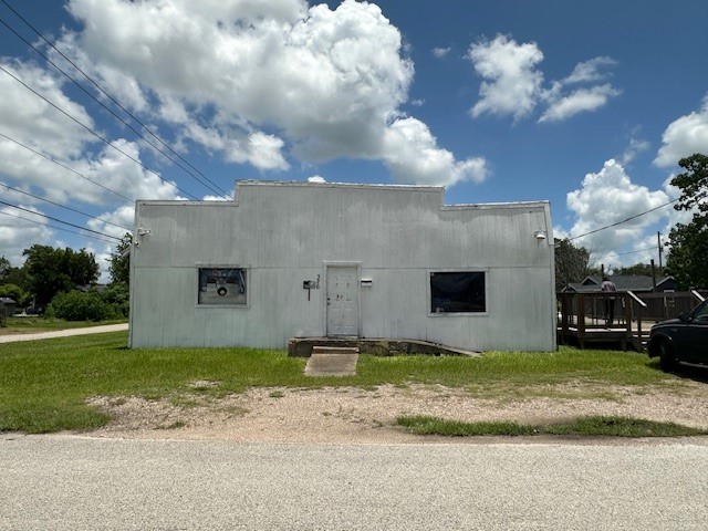 326 North Erskine Street Angleton, TX 77515 - Photo 6 of 10 a view of a house with a yard