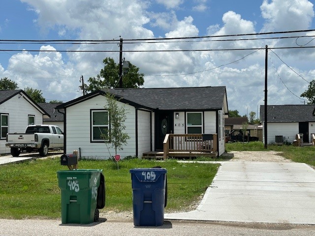 326 North Erskine Street Angleton, TX 77515 - Photo 9 of 10 a front view of house with yard and green space