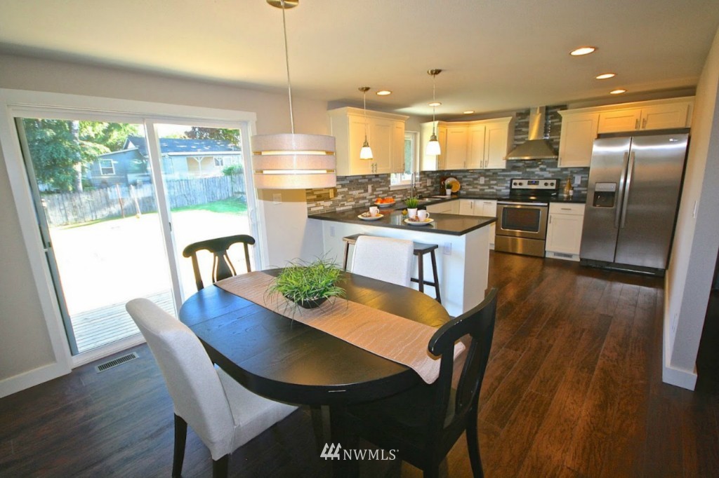 10911 Southeast 186th Street Renton, WA 98055 - Photo 4 of 12