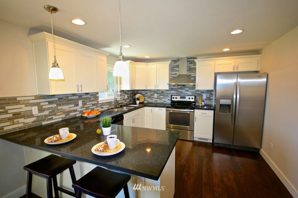 10911 Southeast 186th Street Renton, WA 98055 - Photo 5 of 12