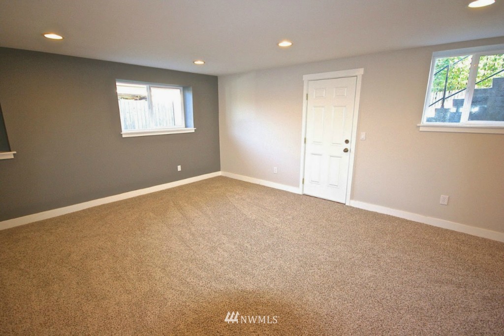 10911 Southeast 186th Street Renton, WA 98055 - Photo 8 of 12